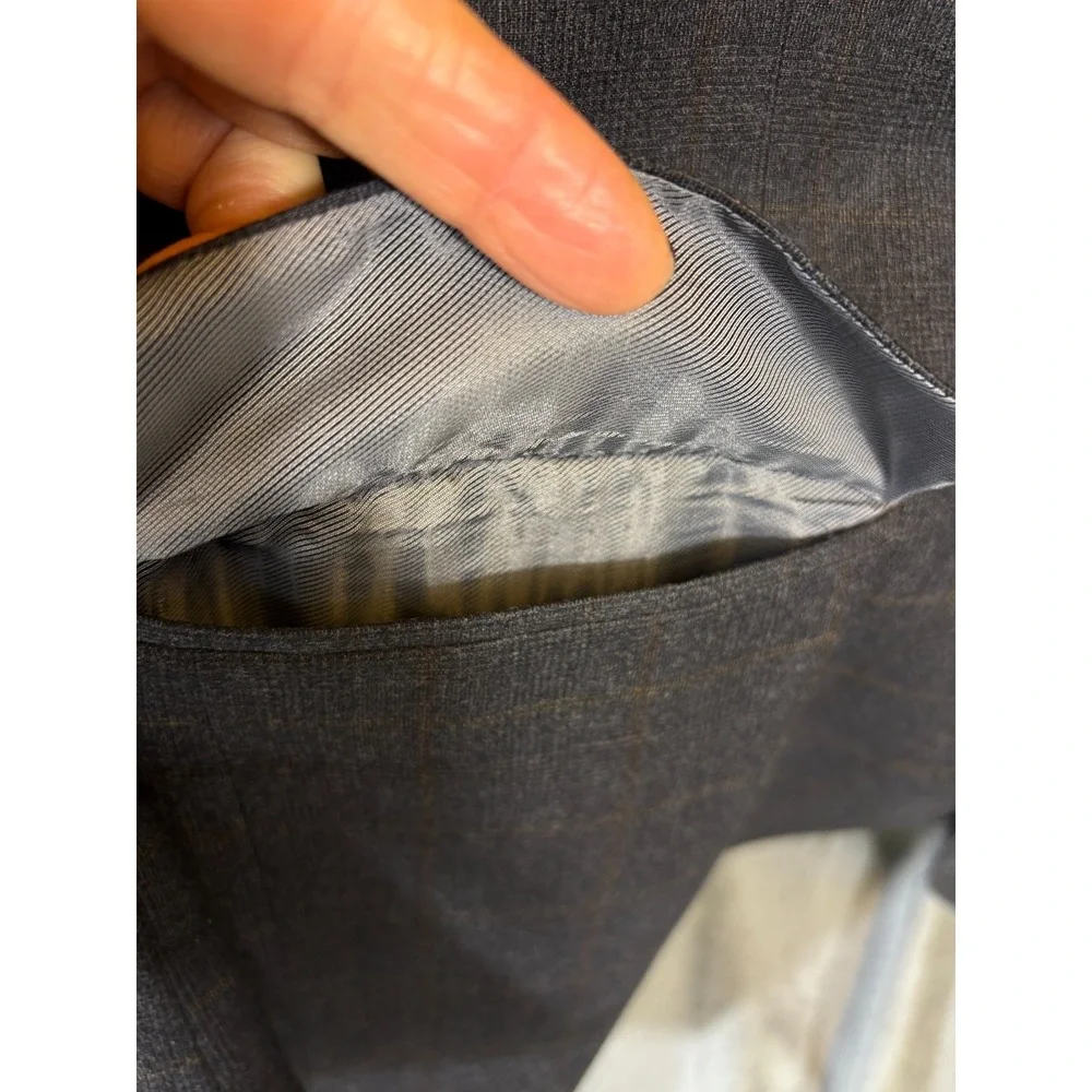 Jos A Bank Mens Gray Plaid 100% Wool Blazer 46R 1905 Jacket Tailored Fit